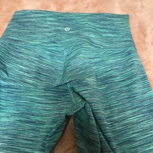 Blue cropped lulu lemon pants